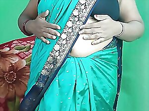 Indian beauty indulges in uninhibited peeing during jog and spreads her legs.